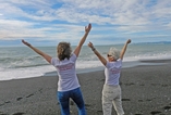 Sabine en famille et son T-shirt spécialement créé pour son voyage en NZ
