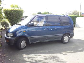 A vendre: Nissan Serena 1994 – Essence. A vendre: Nissan Serena 1994 – Essence.