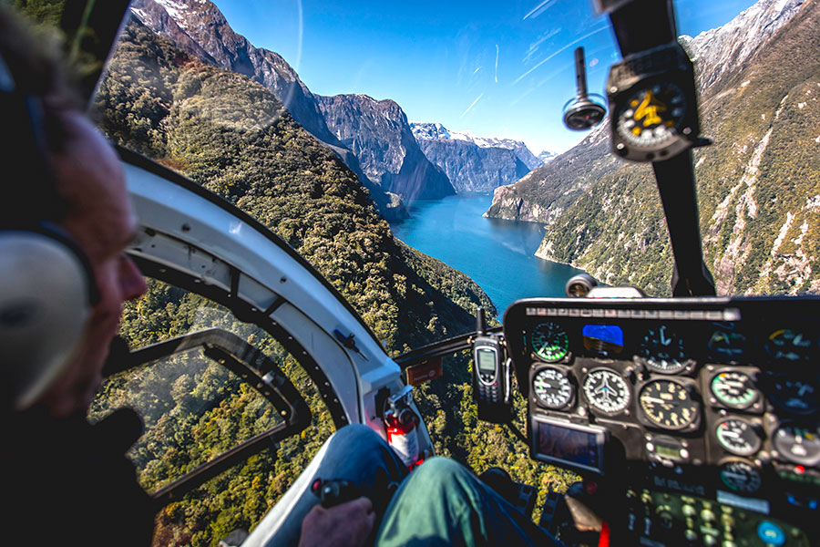 Survol Milford Sound