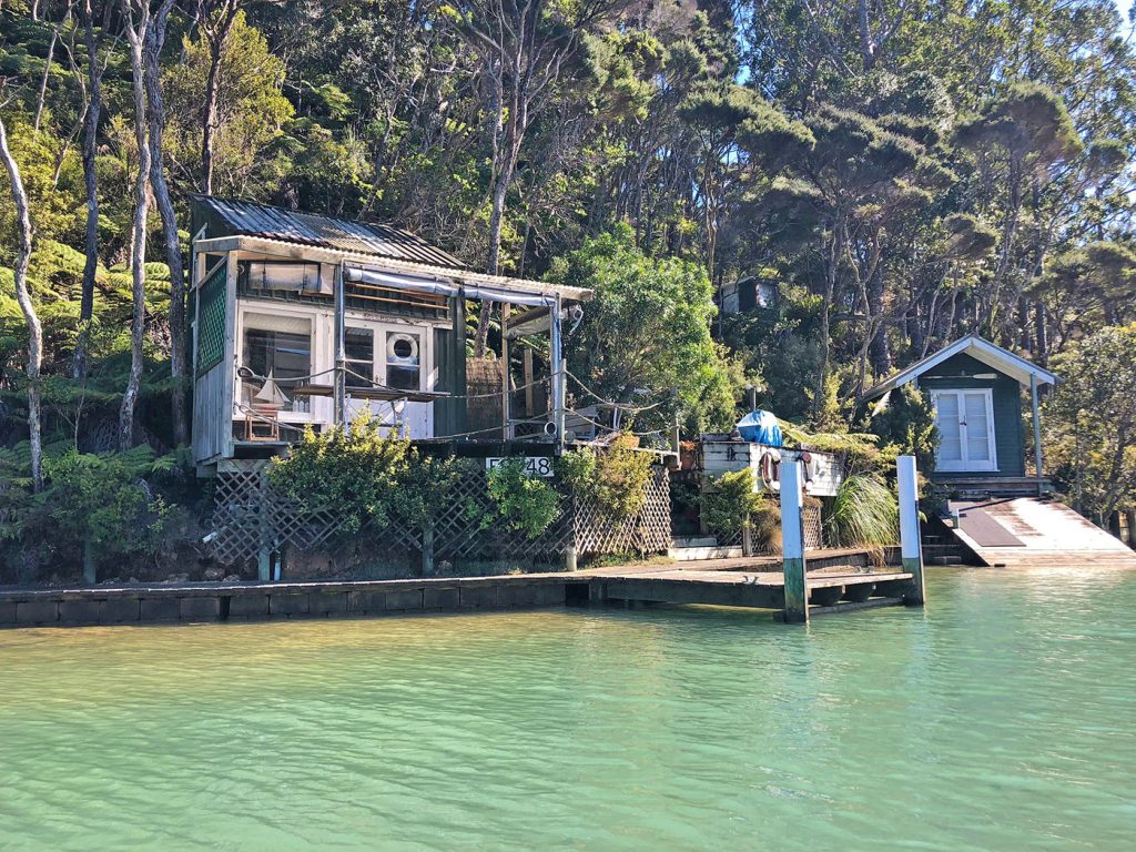 Bach sur Kawau Island