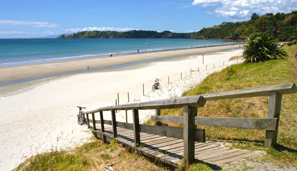 Plage d'Onetangi à Waiheke island nouvelle zelande 