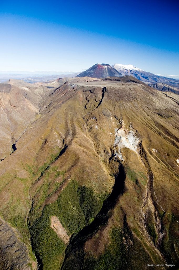 Tongariro Alpine crossing vue aerienne randonnée tongariro crossing nouvelle-zélande vue sur Ruapehu