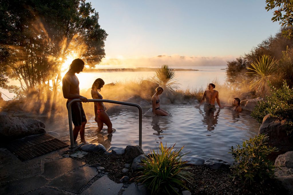 ile du nord hot pool rotorua whakarewarewa kerosen creek