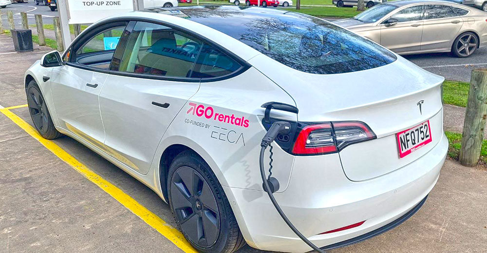 Voiture de location Tesla avec Go Rentals