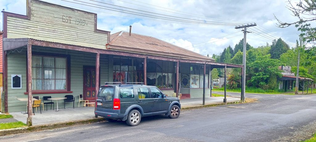 forgotten Highway whangamomona taranaki balade