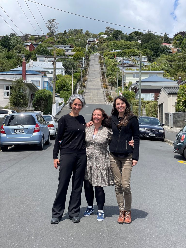 La team devant Baldwin Street