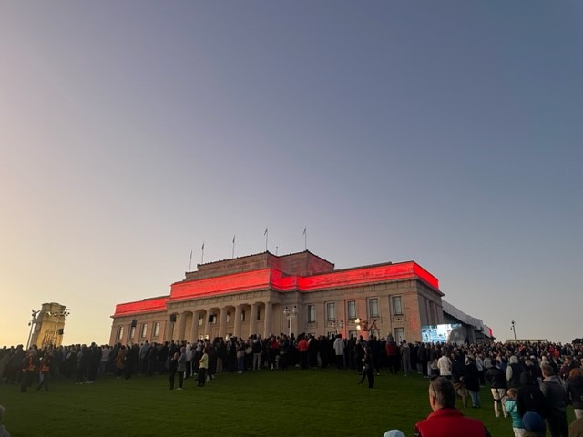 Dawn parade Auckland War Memorial Museum anzac day lever du soleil