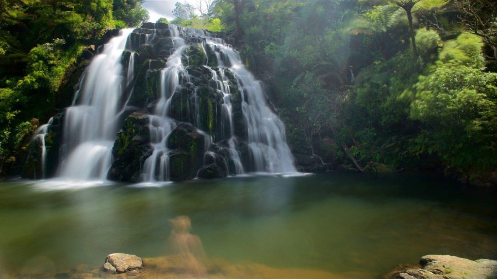 Karangahake Gorge Historic Walkway randonnee Owharoa Falls coromandel chute d'eau