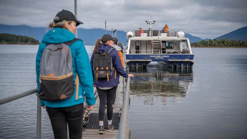 Ferry te Anau to Milford Track © RealNZ