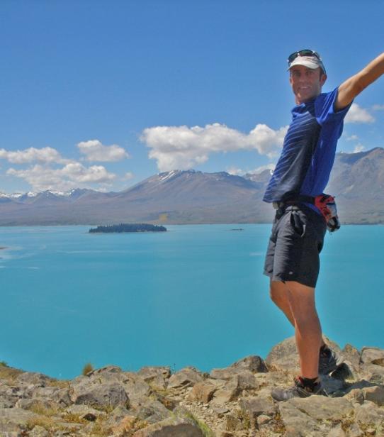 Emmanuel devant le lac Tekapo, île du sud