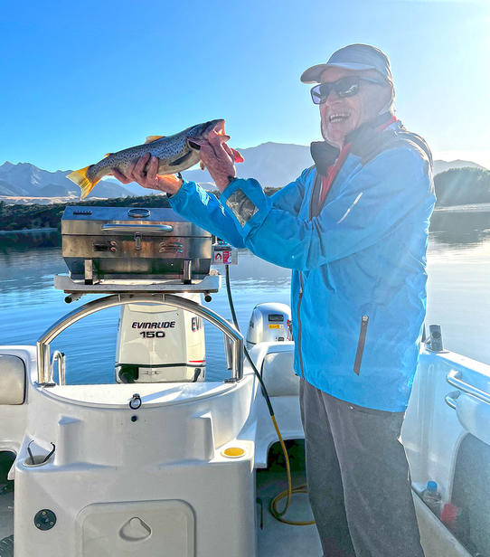 Alfred et sa truite à Taupo