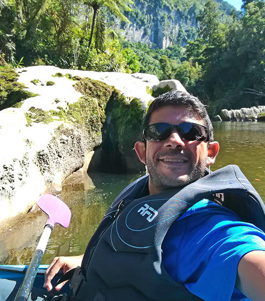 Amar sur la rivière Porarari à Punakaiki dans l'île du Sud