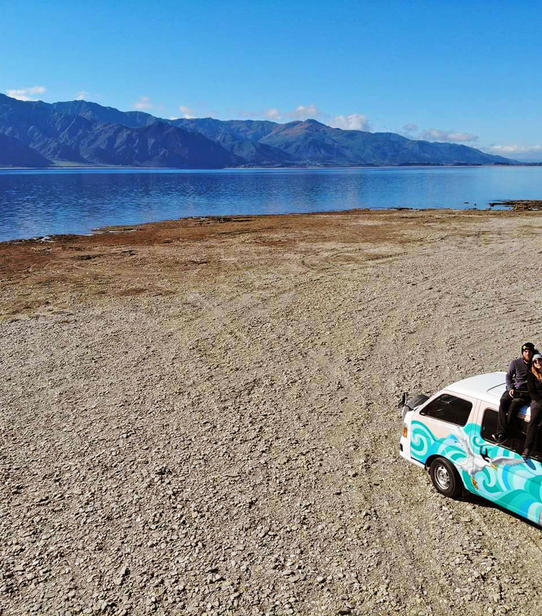 Andrea et son compagnon en van au lac Pukaki