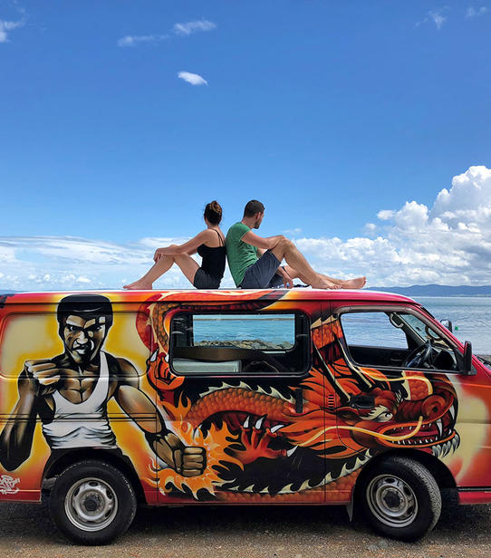 Angélique et Alexis leur van et le lac Taupo