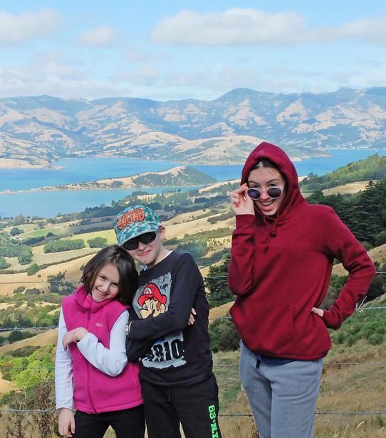 Annaelle, Jules et Colline à Akaroa