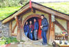 Benjamin, Véronique, Bastien et Laurine au village de Hobbits