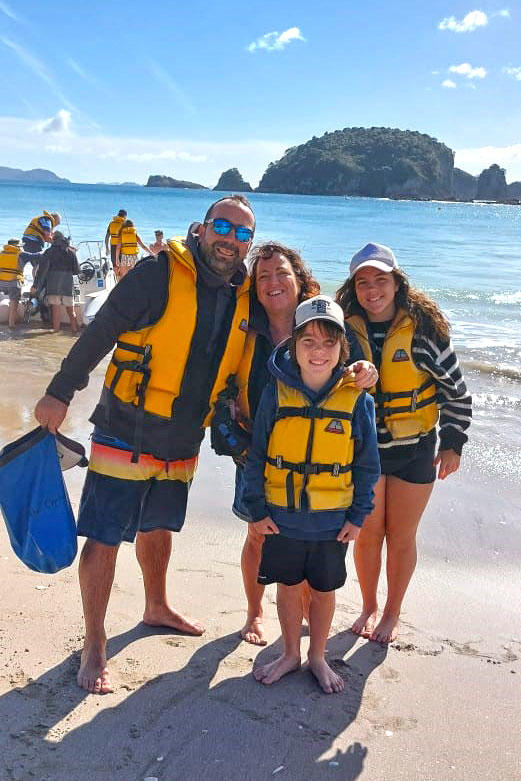 Famille à Cathedral Cove