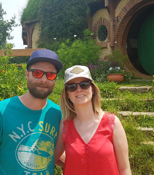 Elodie et Michael au village des Hobbits