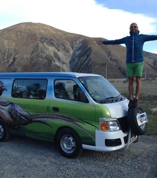 Fabien sur son Van en Nouvelle-Zélande