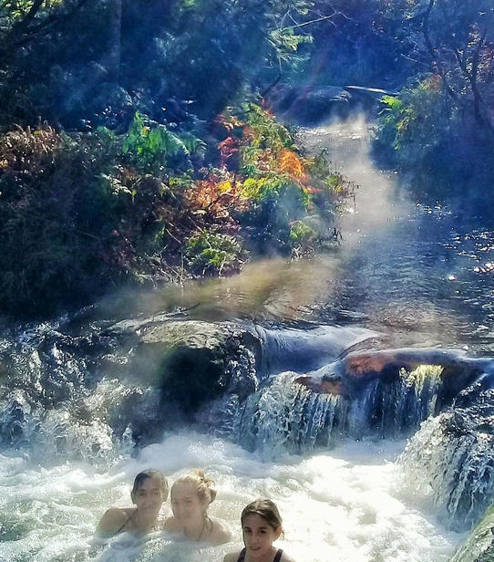 Florence, Edith et Aurélie à Kerosène Creek