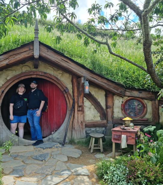 Linda et Damien à Hobbiton