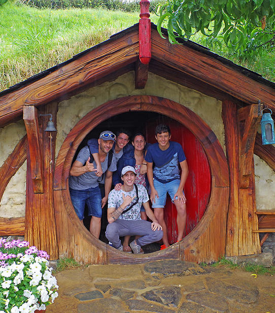 Valérie en famille à Hobbiton