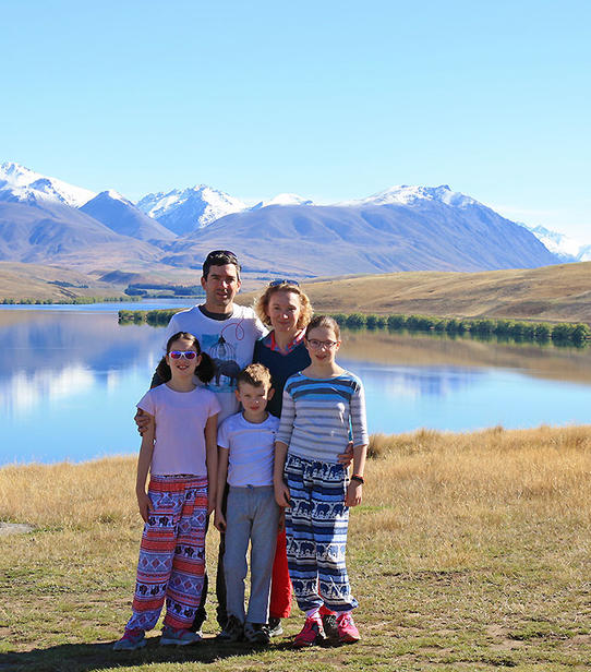 Violaine et sa famille au lac Tekapo