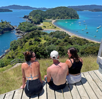Adèle et ses amis (France) - Circuit en van