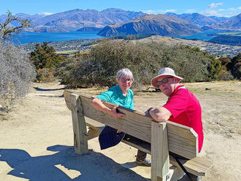 Elizabeth et Francis (France) - Circuit en voiture - Mars 2024