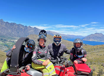 Thomas, Natacha, Clara et Loïc (France) - Circuit en voiture - Décembre 2023